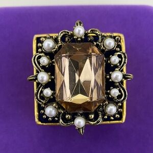 💛 Vintage Gold-Tone Statement Ring | Champagne Crystal & Faux Pearl Cluster